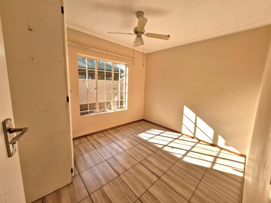 To Let 2 Bedroom Property for Rent in Meerhof North West